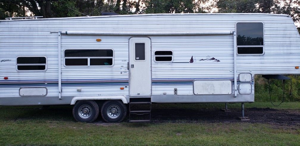 33ft Fifth Wheel Serra 2003