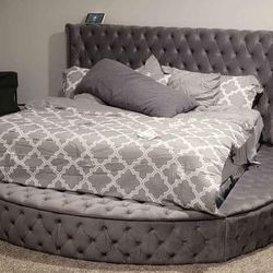 Tufted Storage Bed 