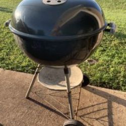 Weber 22-in Kettle Grill