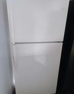 White Top Freezer Refrigerator Energy Efficient