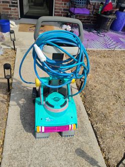 Robotic Pool Cleaner With minor issue.