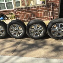 Tengo este set De Rines Con Buenas Llantas Con 85 Por Cinto De Vida Quiero 330 Por Ellas Pero Un Rin Ta Doblado