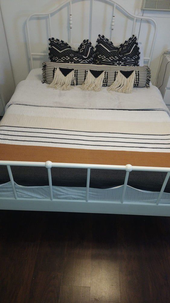 Queen Bed Frame CASPER QUEEN Matress And Queen Slatted Bed Base From Ikea