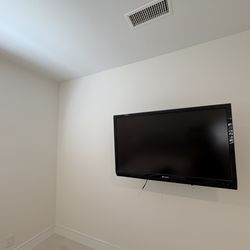 Sharp Flat Screen TV w/ Wall Mount