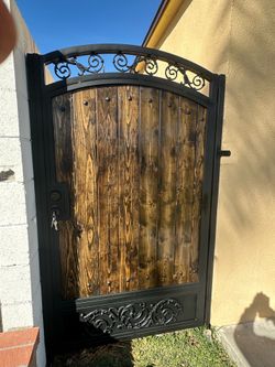 Side gate