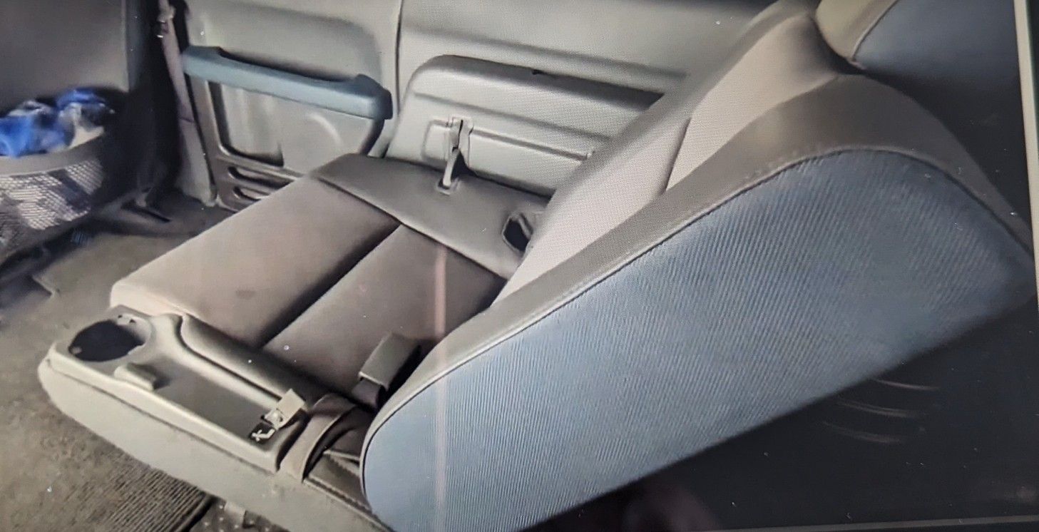 2008 Honda Element Removable rear seat