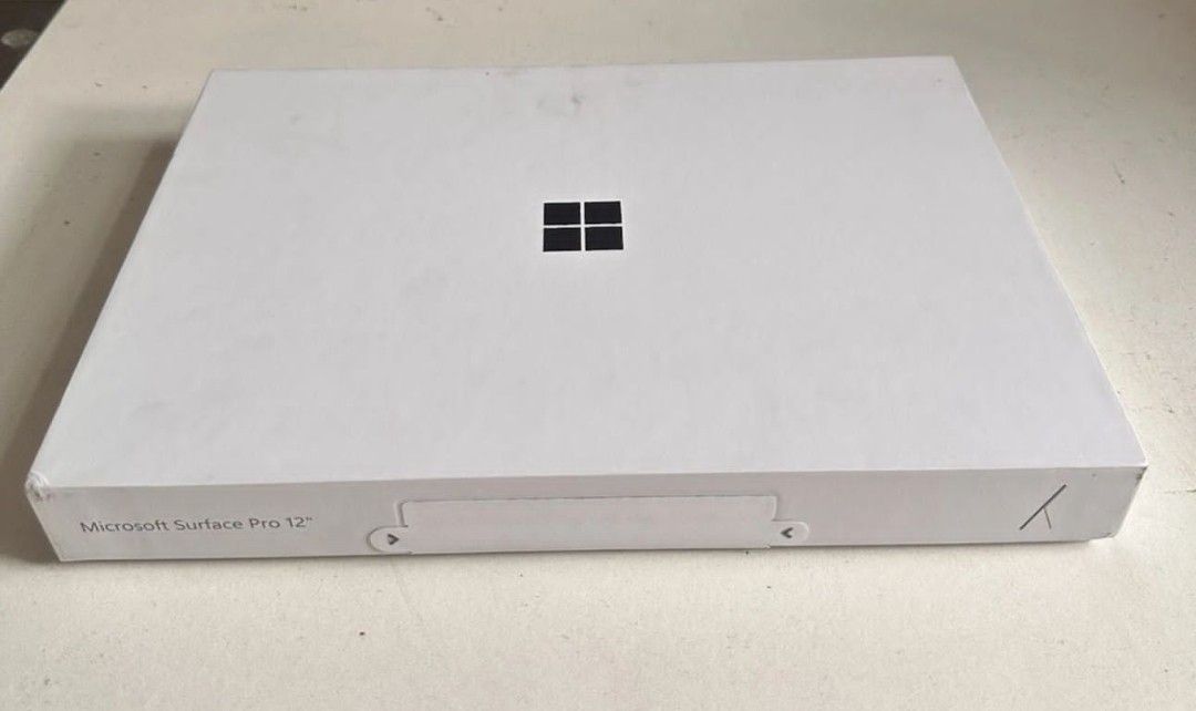 Microsoft surface pro copilot + Pc 12” touch screen snapdragon x plus 16gb 256gb latest model 11th edition