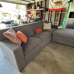 9’ Sectional sofa with Ottoman 