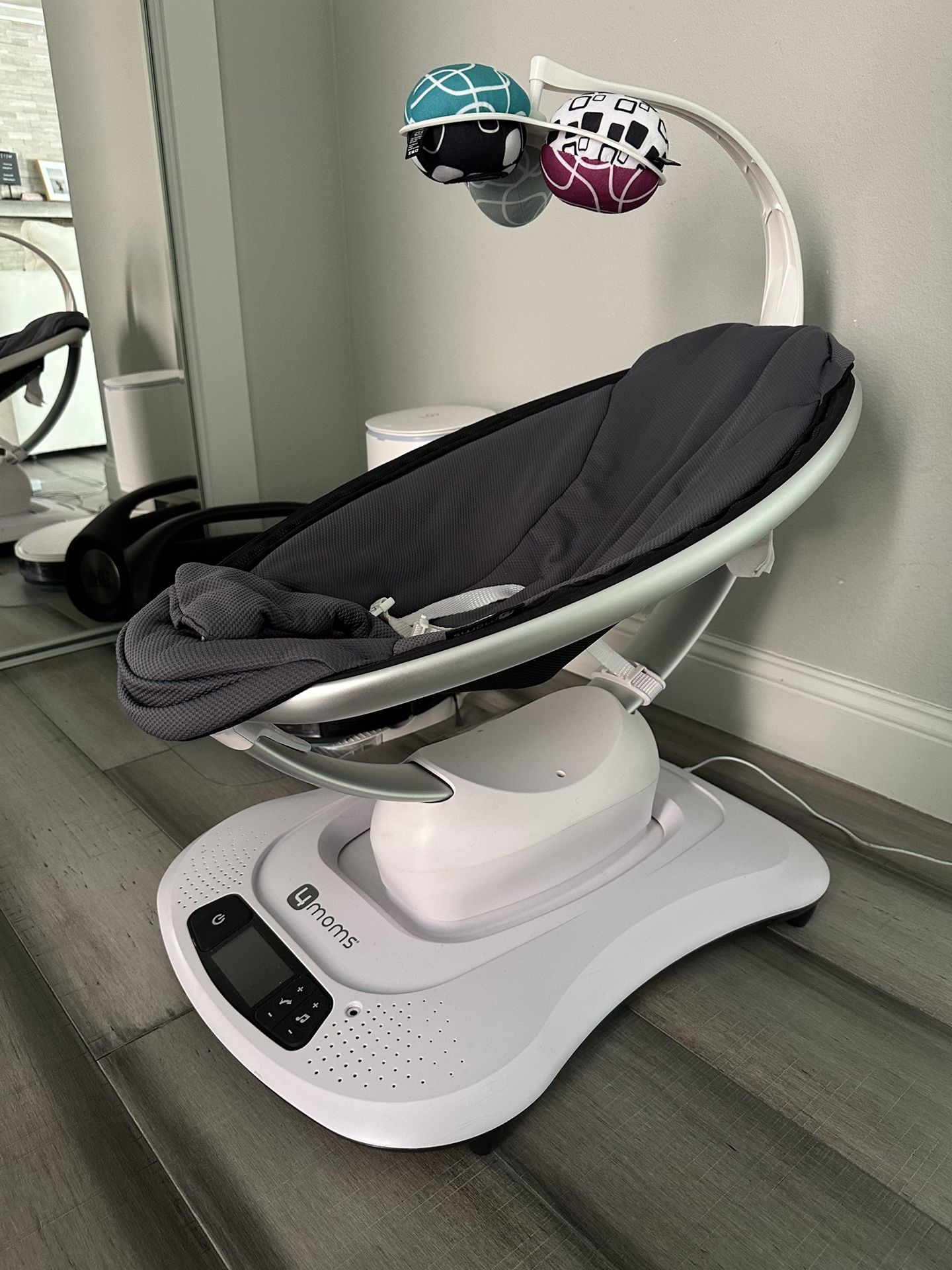 4Moms Mamaroo Baby Swing With 5 Functions