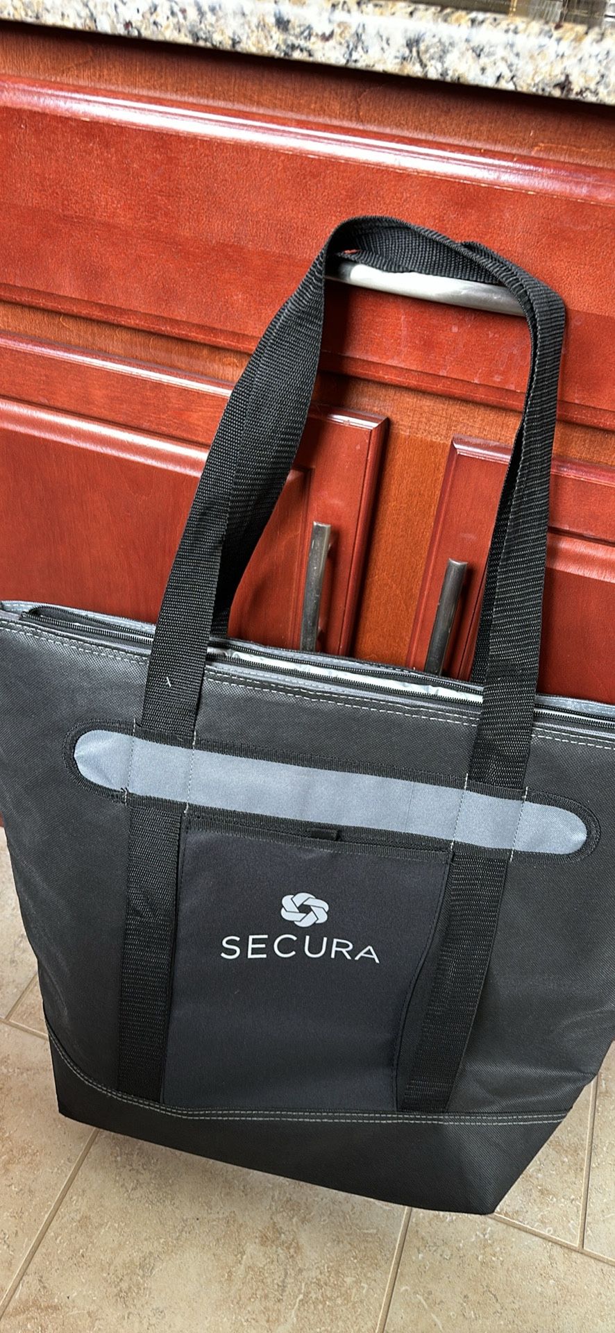 Extra Large insulated bag By Leeds