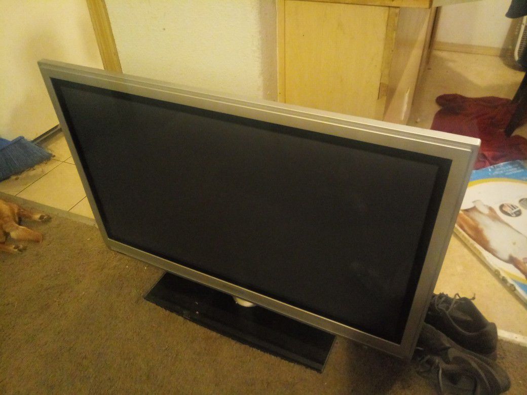 42in tv. Magnavox . works great hdmi connections