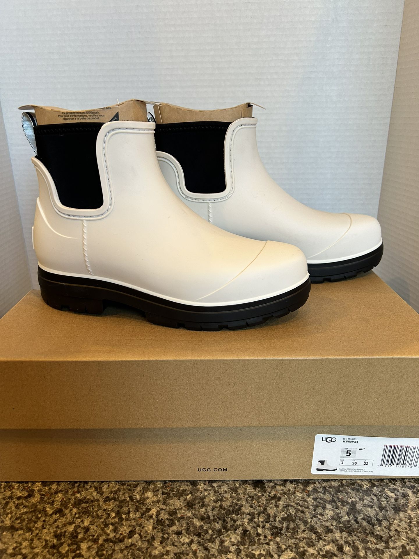 New Women’s UGG Boots Size 5