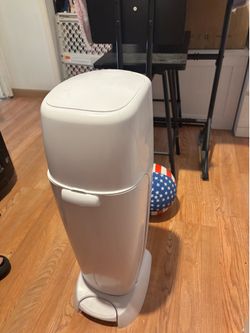 White  ￼Trashcan