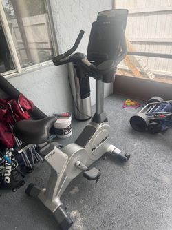 2022 True Fitness ES900 Upright Bike – Like New, Adjustable Seat - Boynton Beach, FL