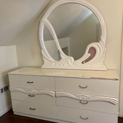 White Vanity / Tocador Blanco