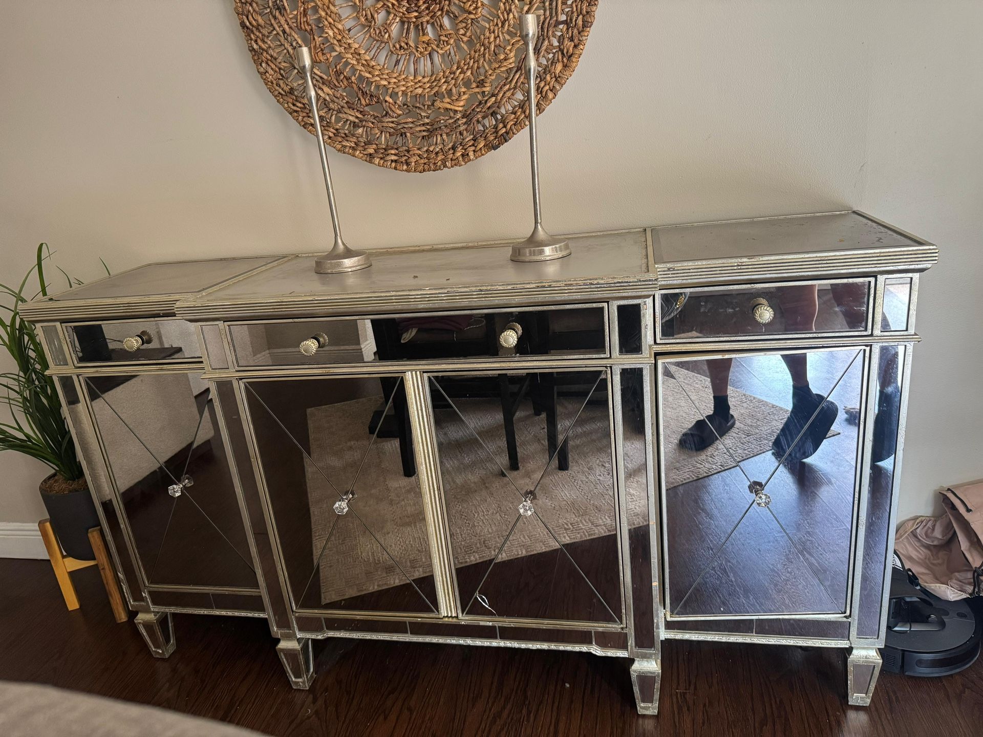 Mirrored Antique Dresser. 