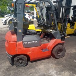 Toyota 3000lb Forklift