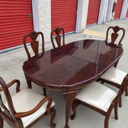 Dining Table And Chairs Perfect Condition 