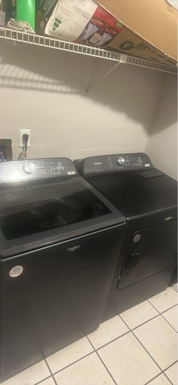 Whirlpool Washer and Dryer Set