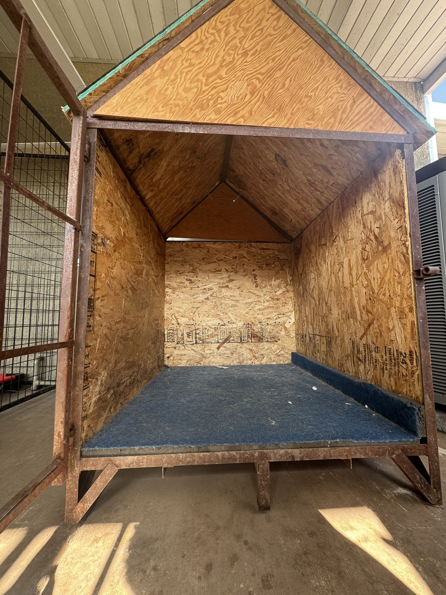 XXL-Iron Dog House Very Sturdy👍👍