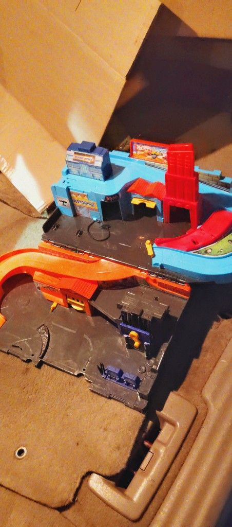 Hot Wheel Garage Play Set 