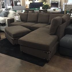Sectional With Free Ottoman 