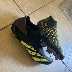 (READ DESC) Laceless Adidas Predator Accuracy+ FG soccer cleats 10 1/2 in MEN