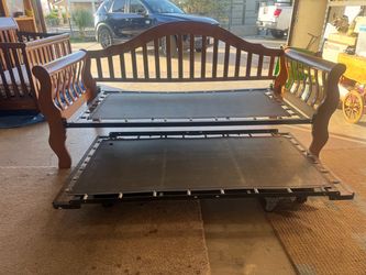 Day bed with bottom trundle