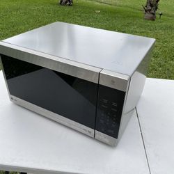LG Microwave 