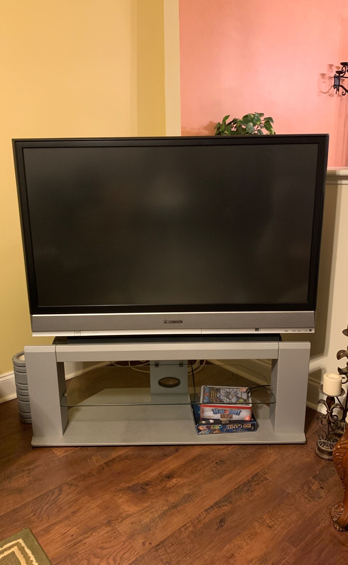 Free Tv HDMI Panasonic with table