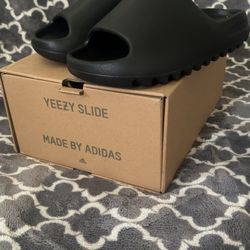 Yeezy slides onyx black