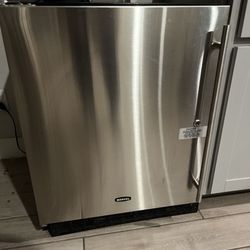 Marvel Mini Refrigerator 