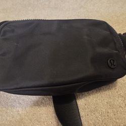 Lululemon Black 1L Belt bag