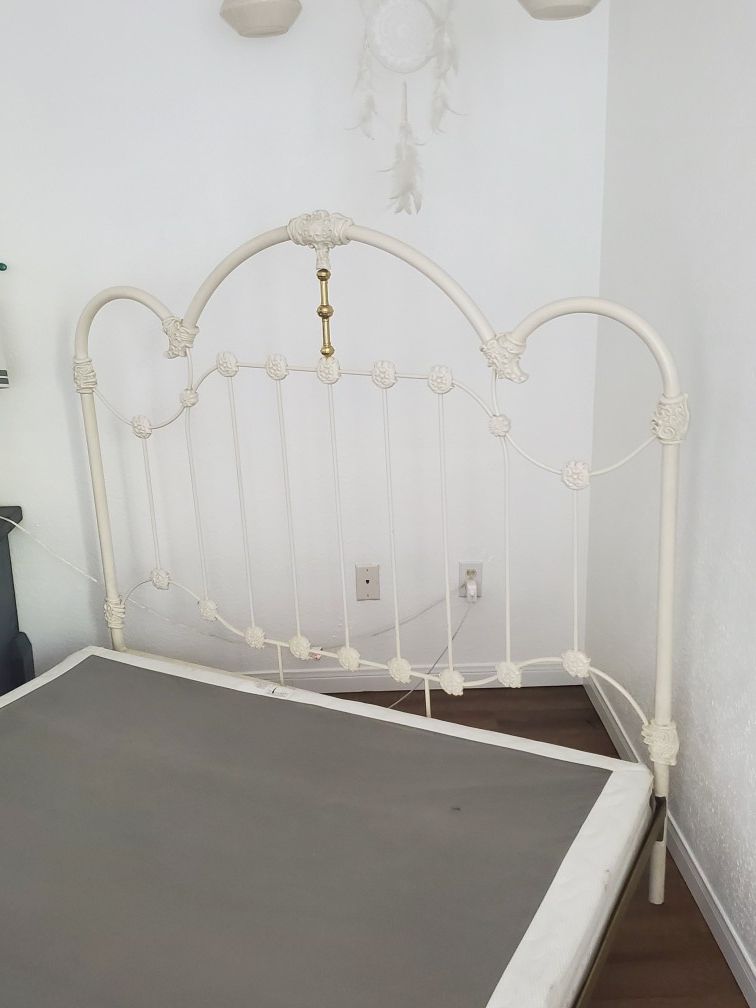 Ethan allen metal bed for Sale in Beaumont, TX OfferUp