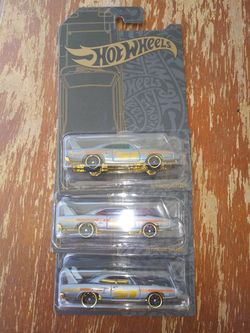 Hot wheels 2019 Satin and Chrome 70 Plymouth superbird lot of 3 $5 each
