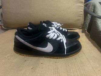Men’s Nike SB dunk lows (READ DESCRIPTION)