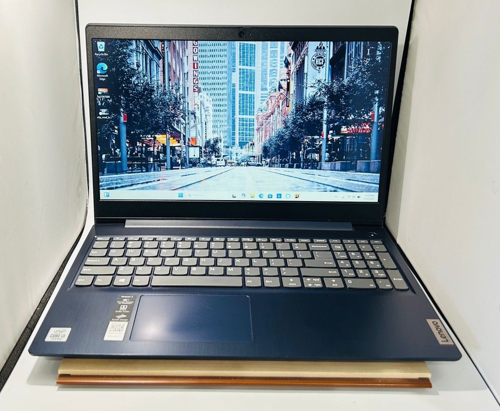 Lenovo 81WR 15” Touchscreen 2020 Core i3-10110u 2.59Gh 8GB 256GB SSD Windows 11