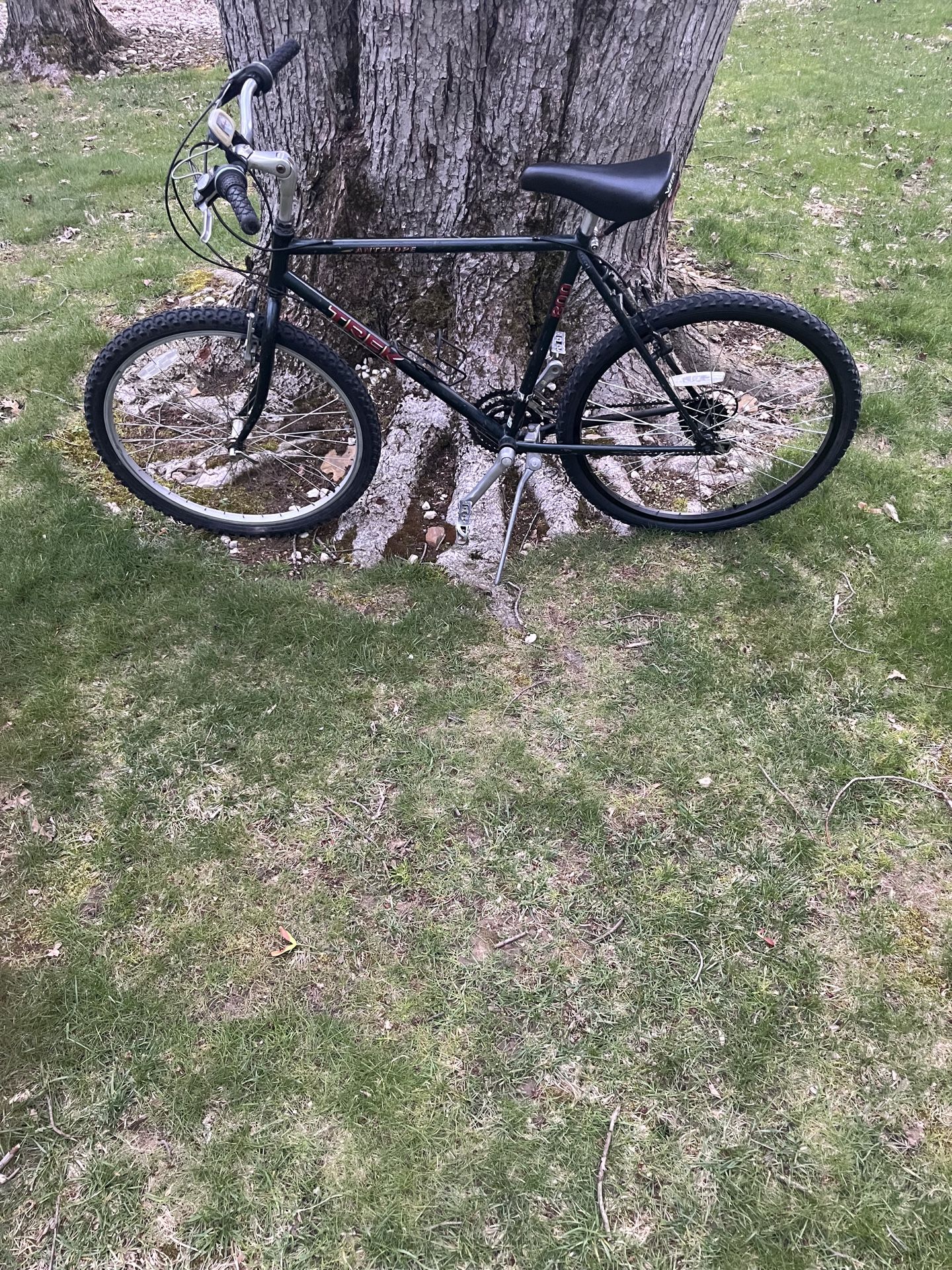 26” trek mountain bike (large frame)