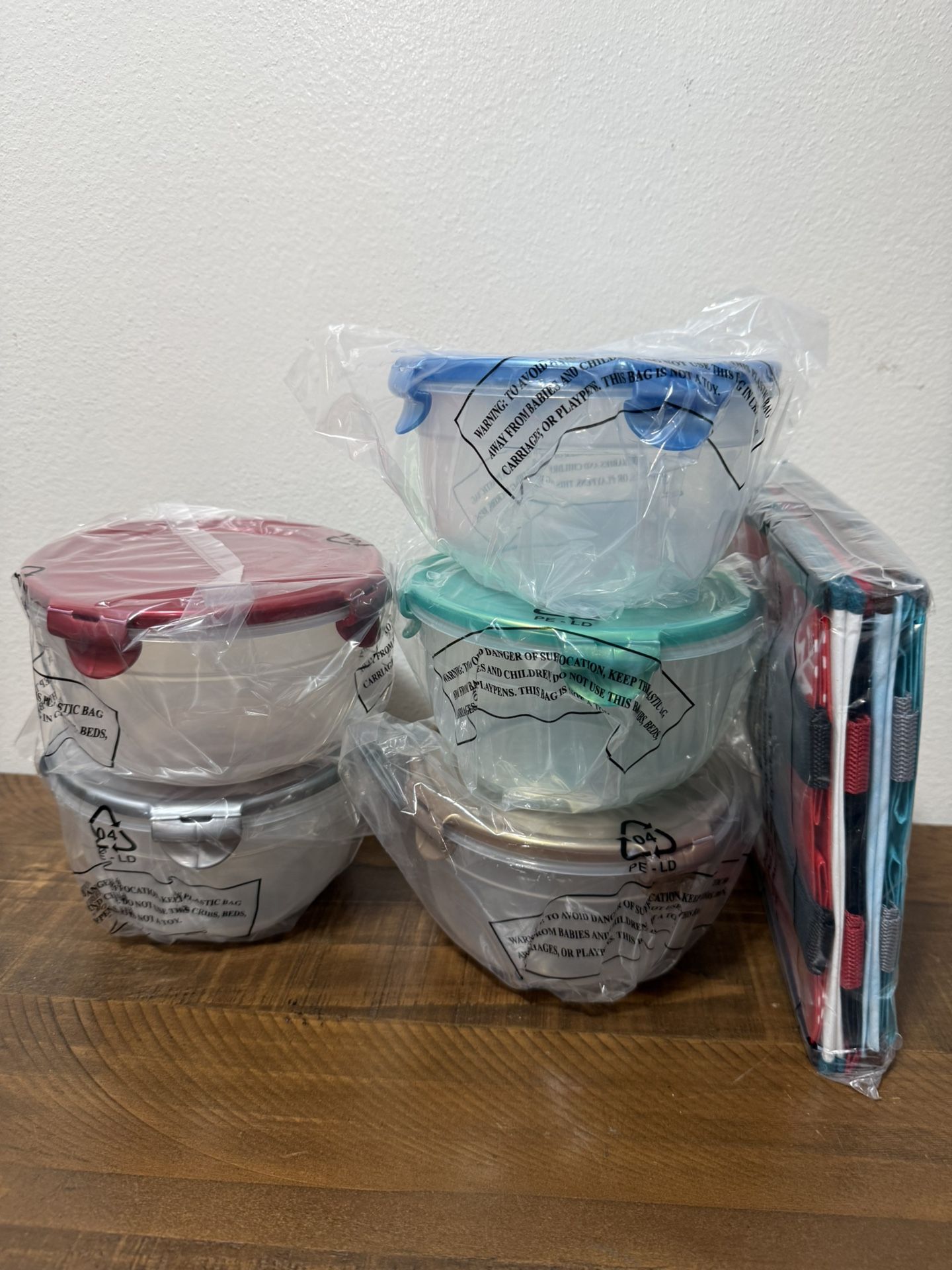 Lock&lock~ Lot Of 5 Multicolor Round Nestable Lidded & Quart Size with bag