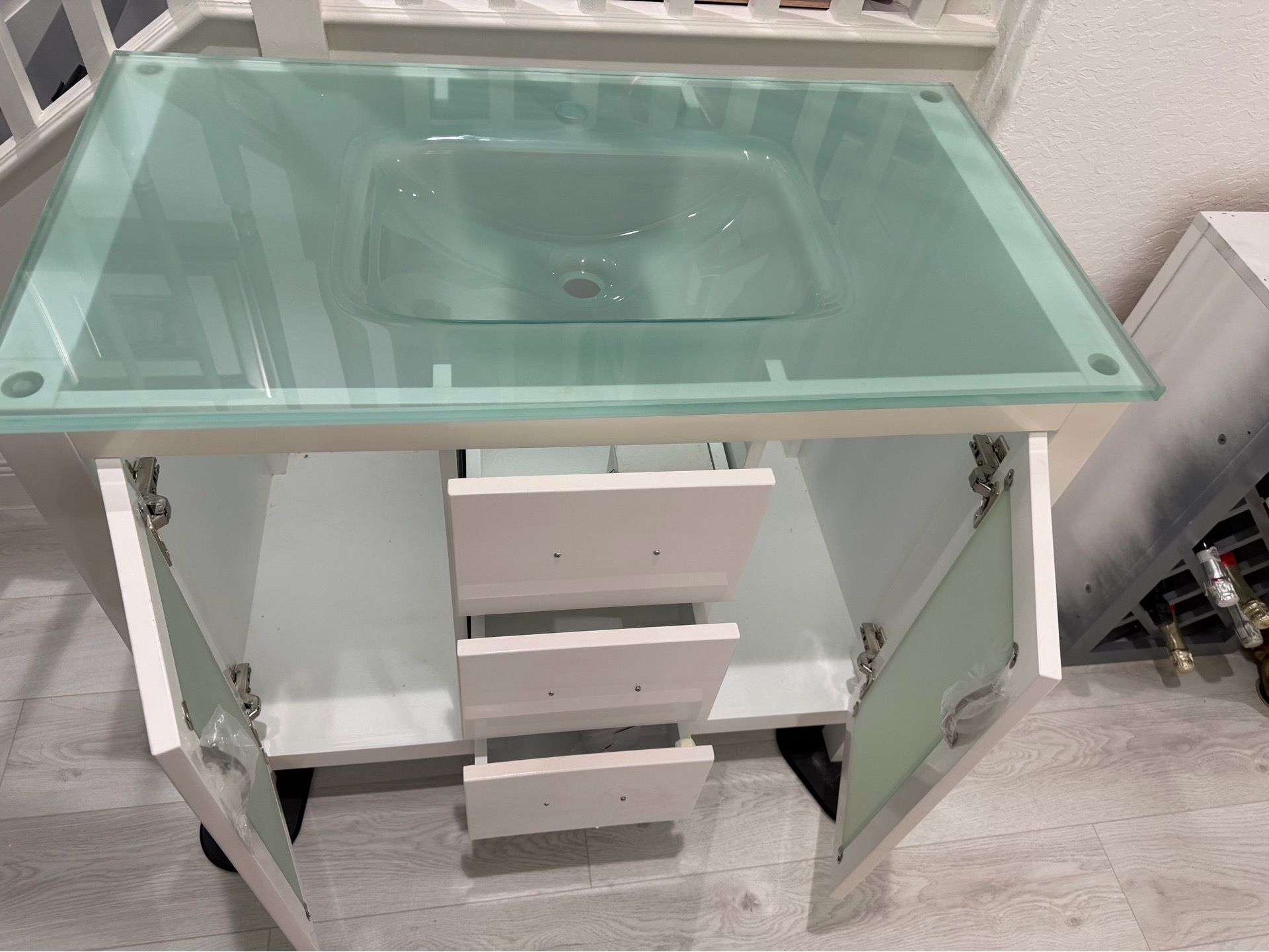 Bathroom vanity 40 inch brand new open box