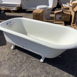 65 in. Clawfoot Tub w/ Faucet 