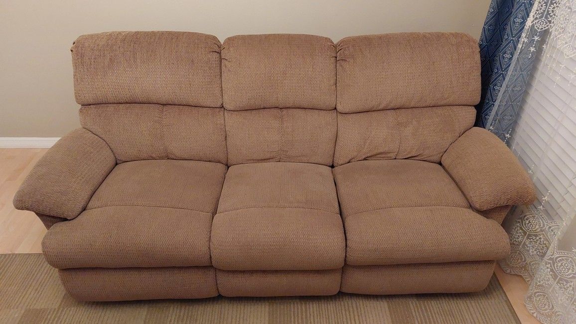 Recliner and reclining sofa