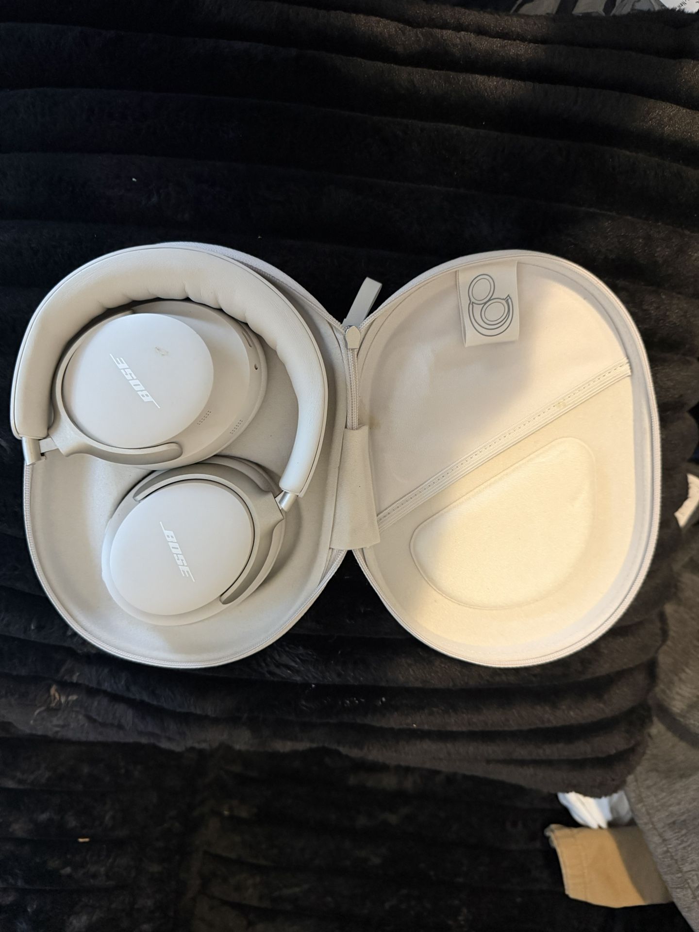 Like New Bose Quiet comfort Noise Canceling Headphones 