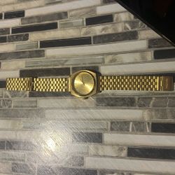 Gold Nixon Watch Need New Battery 