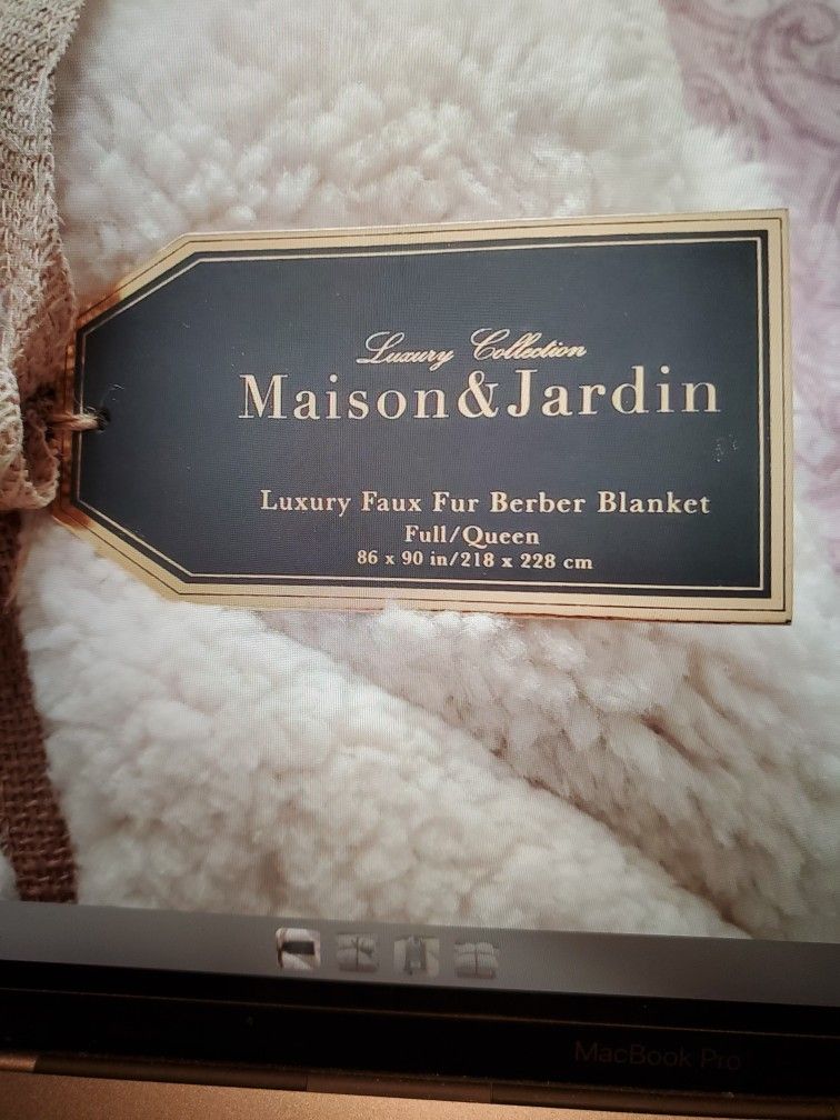 NEW Maison & Jardin Luxury Faux Fur Berber Blanket