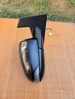 2012-2019 TOYOTA priusC door mirror right passenger side. OEM