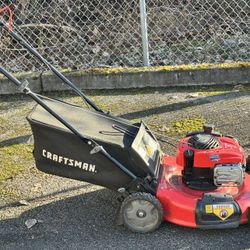 CRAFTSMAN M110 21-in Gas Push lawn mower with 140-cc Briggs and Stratton Engine