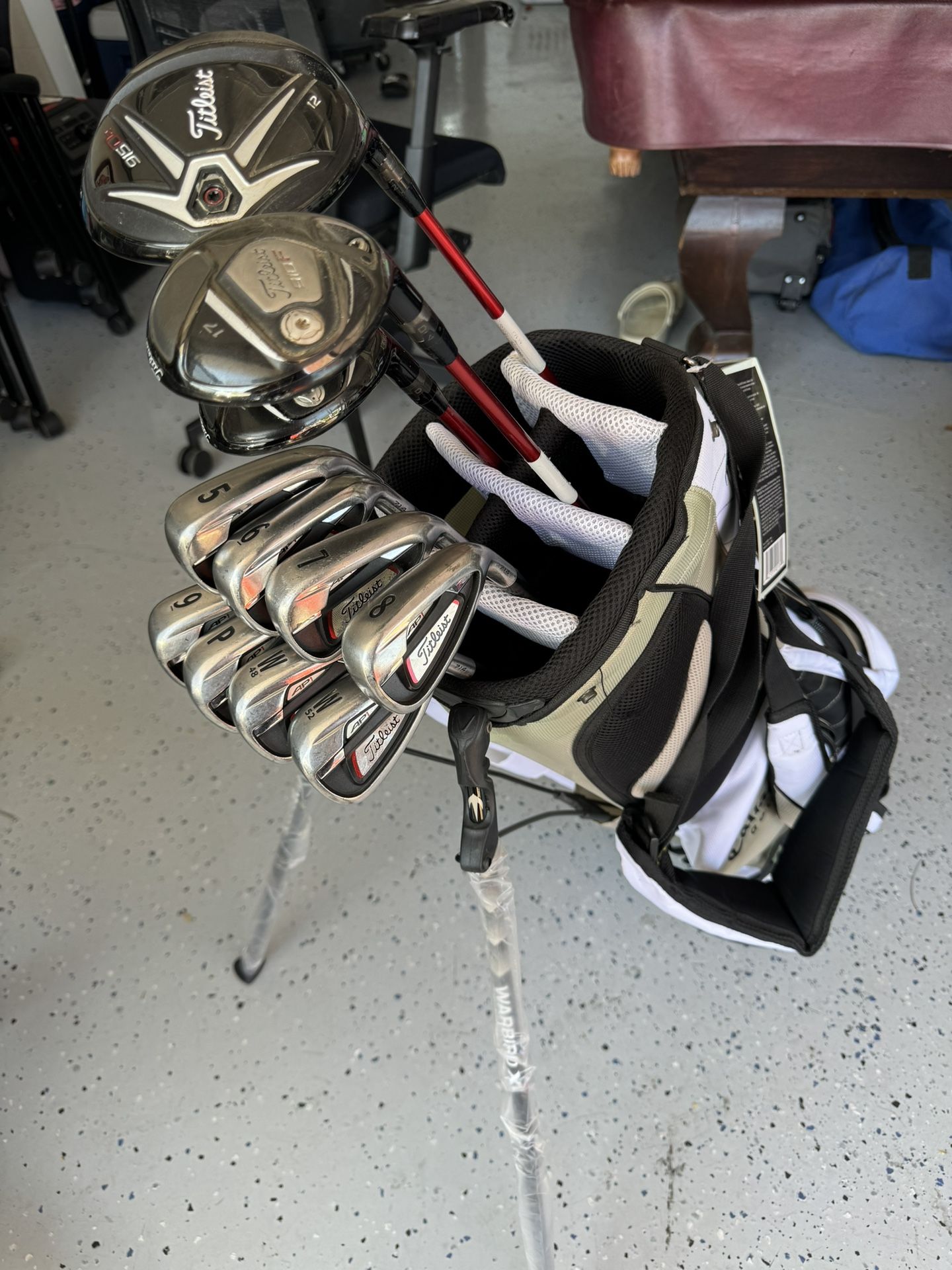 Full Titleist Golf Set And Brand New Callaway Bag