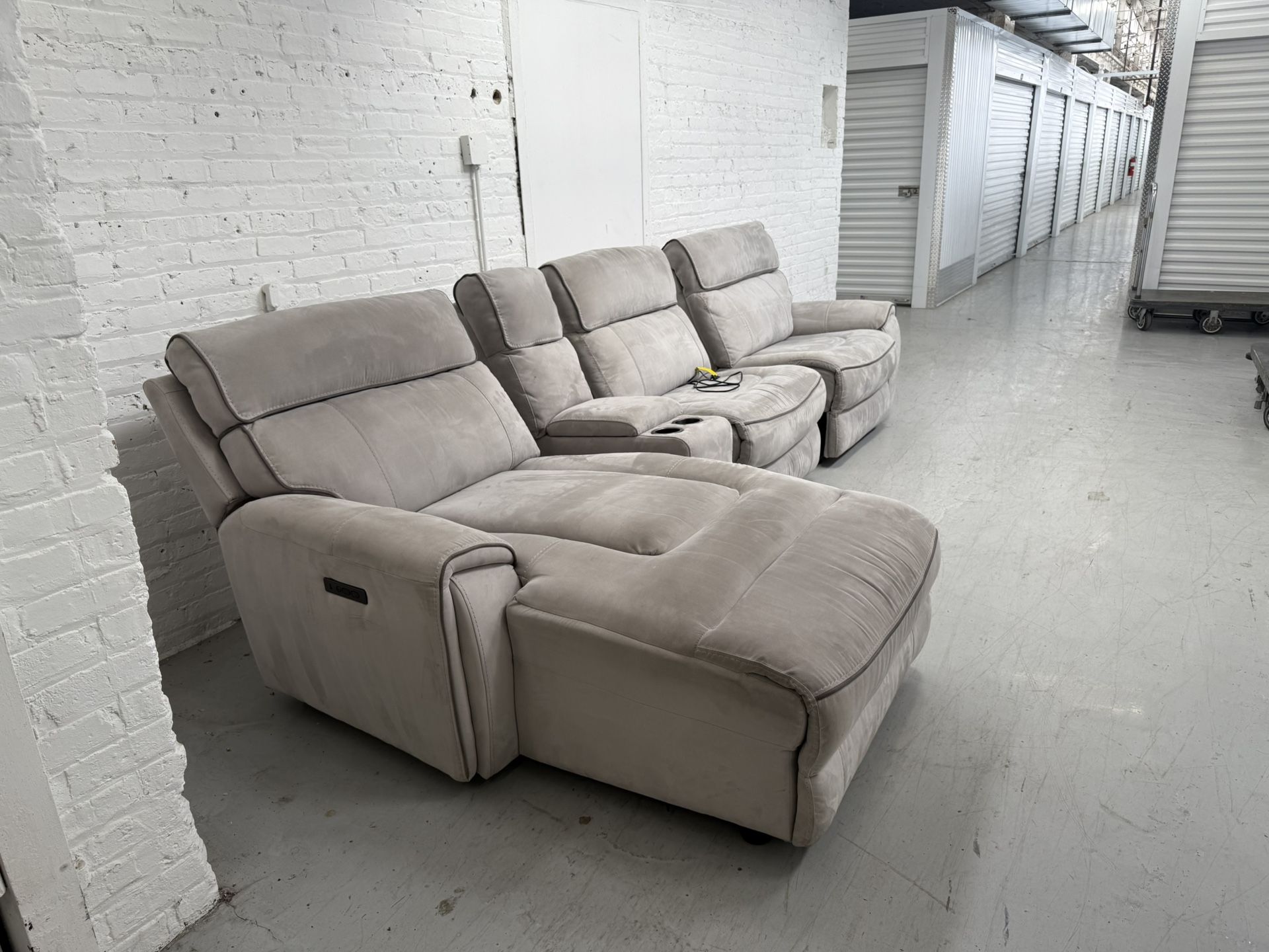Sectional $700- Free Delivery