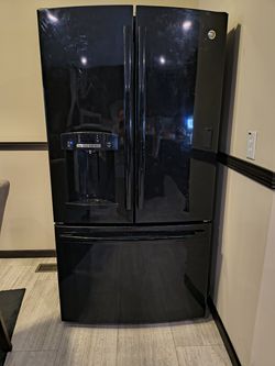 GE refrigerator/freezer, black